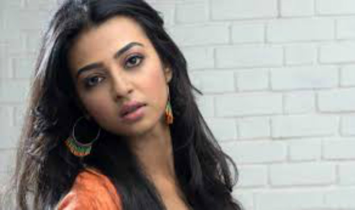actorsfacemanydemonseveryday:radhikaapte